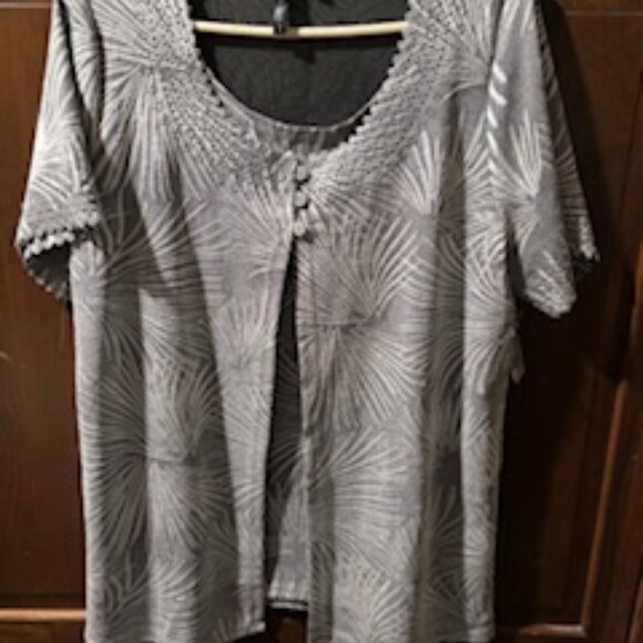 Grey Leaf Print 2-in-1 ladies top - Picture 1 of 2